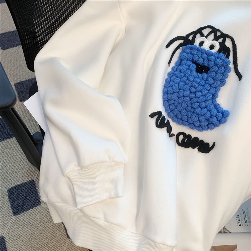 Áo Sweater Tay Dài Cổ Tròn Thêu Búp Bê 3D Dễ Thương