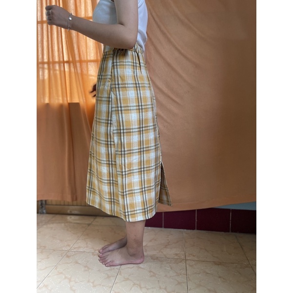 Chân váy caro vàng dài