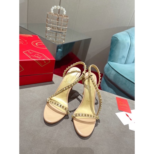 Sandal cao gót 10p quai nhỏ gắn đinh thương hiệu Louboutin cao cấp