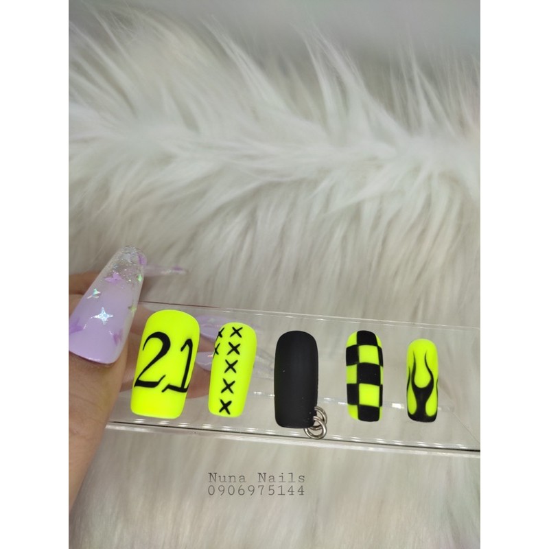 nailbox design móng úp  thiết  kế caro ngọn lửa  inbox chọn size &amp; shape có thể đổi màu đầy đủ phụ kiện CÓ NOW SHIP