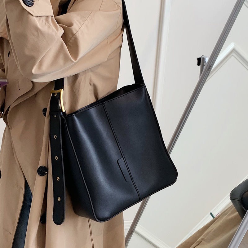 Video thật Túi tote da basic 5 khuy da trơn giá săn sale P085