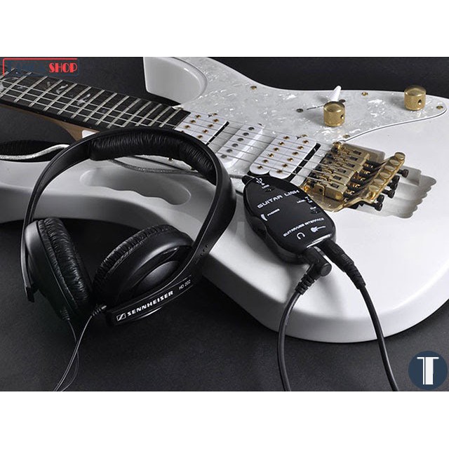 Cable USB Guitar Link kết nối đàn guitar với máy tính để thu âm.