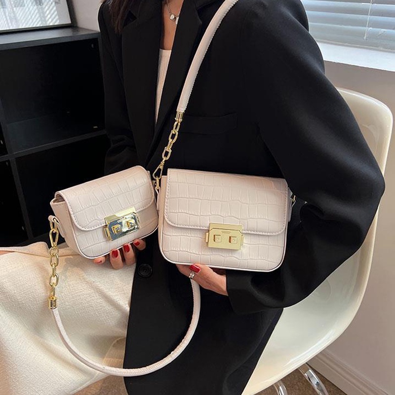 Túi đeo dưới cánh tay IELGY hình vuông cỡ nhỏ phối dây đeo sợi xích thời trang cho nữ