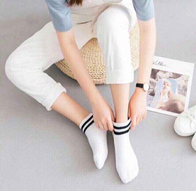 Vớ / tất sọc ngang phong cách thời trang hot trend