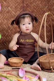 Yếm đào nâu cho bé