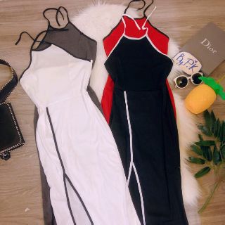 Đầm body cổ yếm, xẻ đùi cực kỳ hot vs chanh sả nhé mấy chị đẹp.