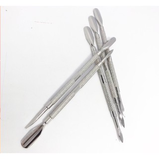 Đẩy da chết nail