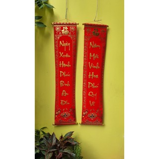 Liễn câu đối ngày tết bằng chất liệu nhung chữ vàng nhiễu kích cỡ