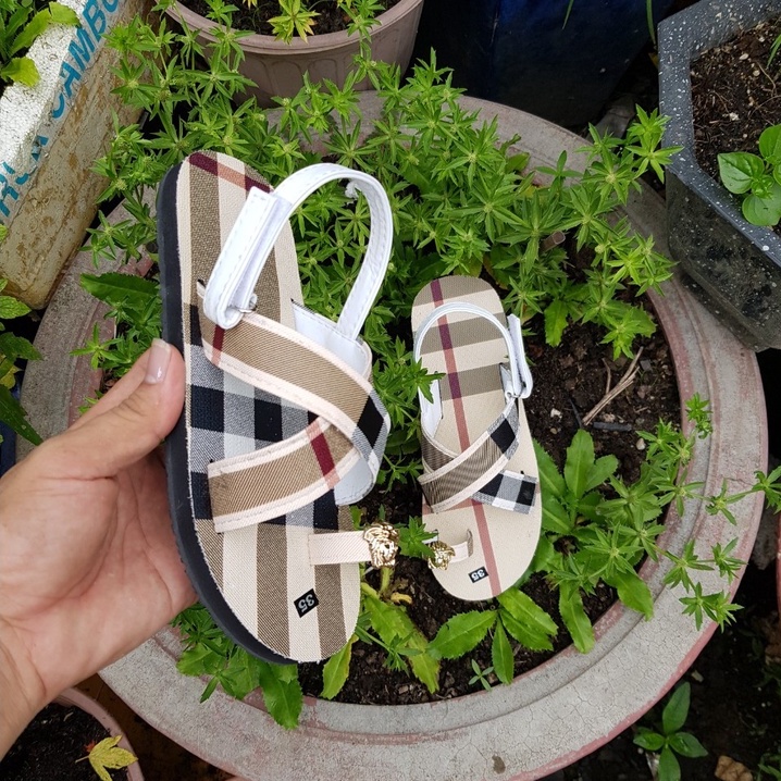 dép xăng đan nữ ( đế sọc vàng quai cùng màu ) size từ 34 đến 42