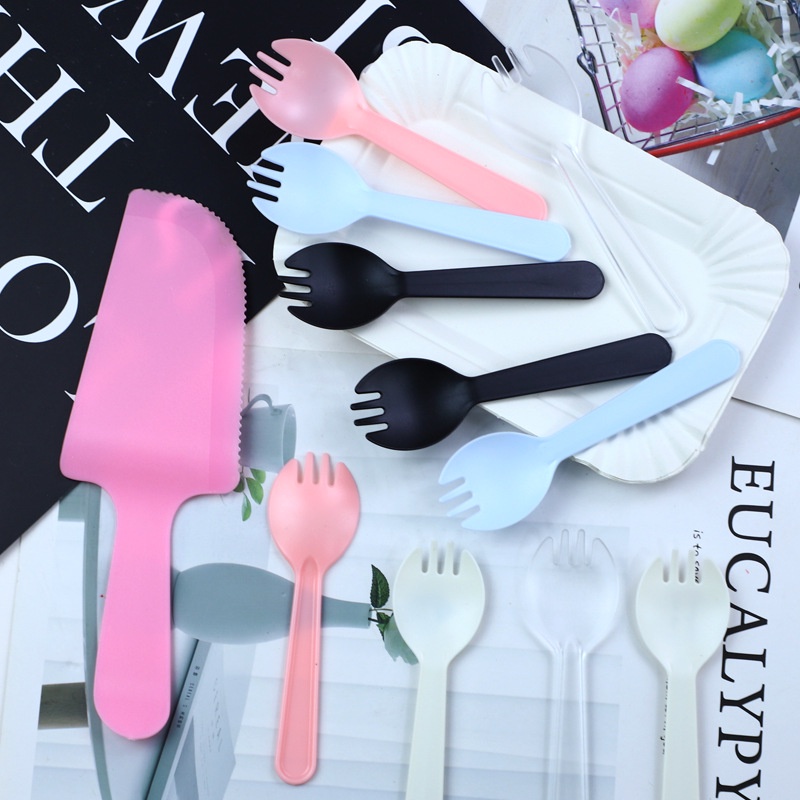 Set Bộ Thìa Dao Đĩa Kèm Nến Sinh Nhật Chất Liệu An Toàn Siêu Tiện Lợi Trang Trí Sinh Nhật - Kemshop K55