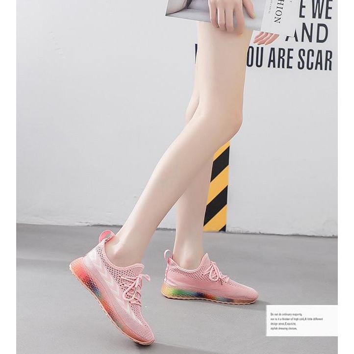 Giày sneaker nữ hồng cánh sen mặt đế màu cầu vòng