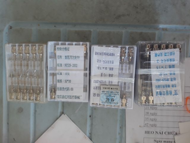 Dụng cụ thú y - 1 hộp kim tiêm chó, mèo, heo, trâu, bò, ngựa, dê, cừu gà, vịt, ngan