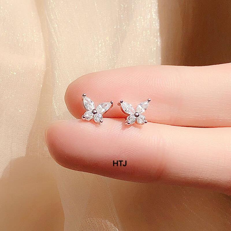 1 ĐÔI NỤ TAI BẠC HÌNH BƯỚM, NỤ ĐÁ TRẮNG NHỎ, BẠC NGUYỄN KHÁNG