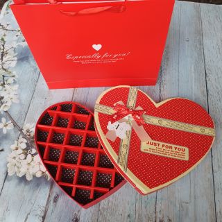 hộp đựng socola hình tim 27 viên