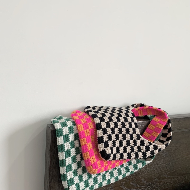 CHECKERED TOTEBAG. ĐEO VAI HOẶC ĐEO CHÉO
