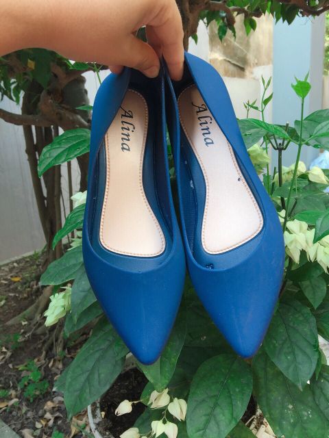 Giày nhựa đi mưa