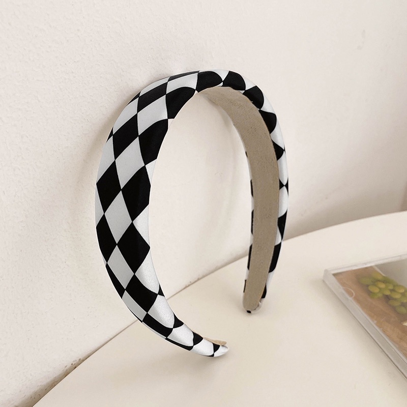 Cài tóc họa tiết kẻ ô thích hợp cho nữ