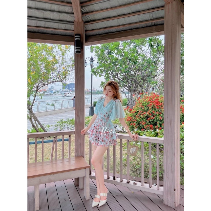 Jum cổ tim tay loe họa tiết hoa nhí xinh xắn