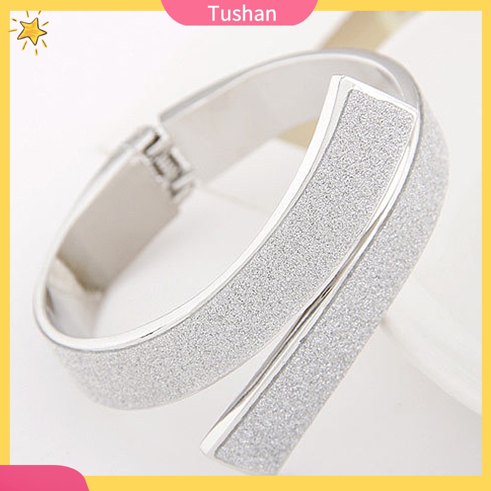 Vòng tay thiết kế đơn giản thời trang cho nữ