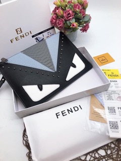 Fendi Clutch 🎀🎀🎀