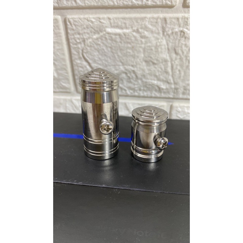 Chụp giò đạp inox gắn xe máy