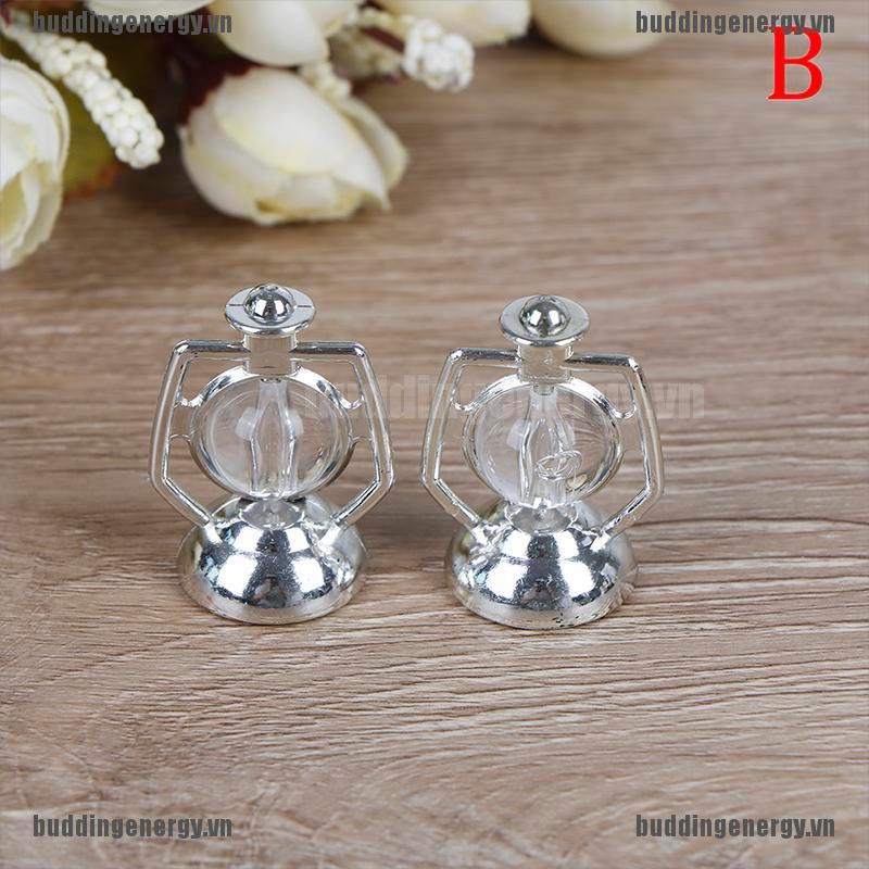 Set 2 Mô Hình Đèn Sân Vườn Mini Dùng Để Trang Trí Nhà Búp Bê Tiện Dụng