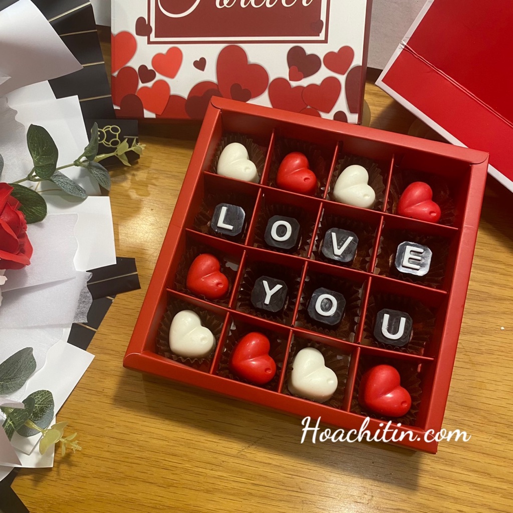 Chocolate Valentine Socola khắc chữ LOVE YOU kèm trái tim Trắng Đỏ