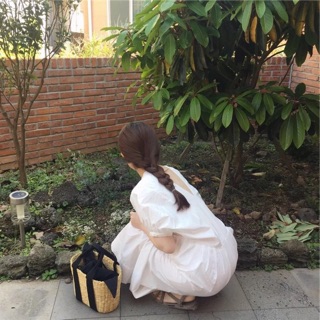 Váy trắng basic dáng xuông