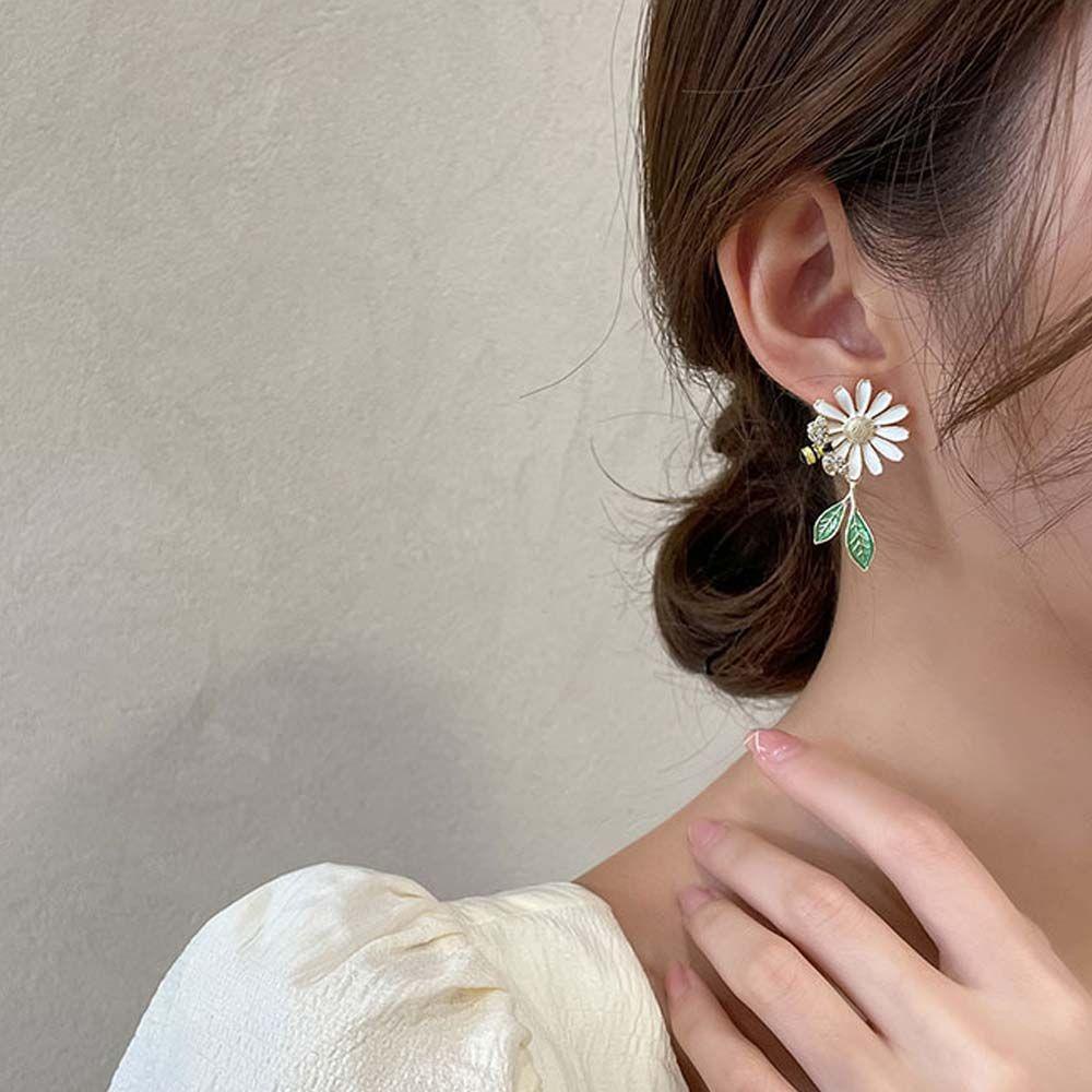 Bông Tai Dáng Dài Hình Hoa Hướng Dương Và Bướm Dễ Thương Dành Cho Nữ