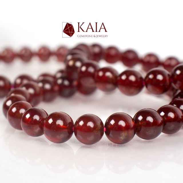 KAIA - Vòng tay phong  thủy  Garnet 8 li  - Ngọc Hồng Lựu  biểu tượng của tình yêu - VCHGA0001