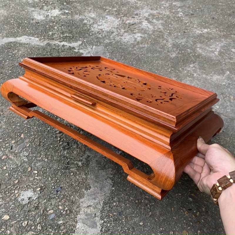 Khay trà  gỗ  hương  đá  kích thước  37x 47 cao 15 cm.