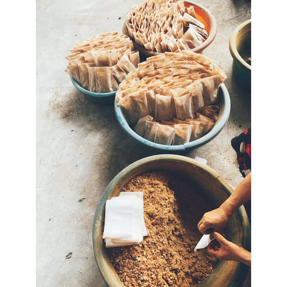 Lá Xông và Tắm Dân tộc giao đỏ