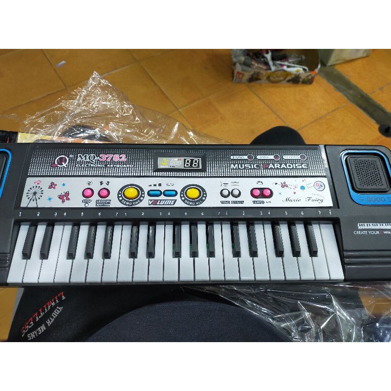 Đang có micro cho bé