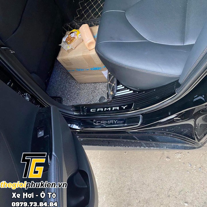 Bộ ốp bậc cửa, nẹp bước chân Titan dành cho xe Toyota Camry 2019