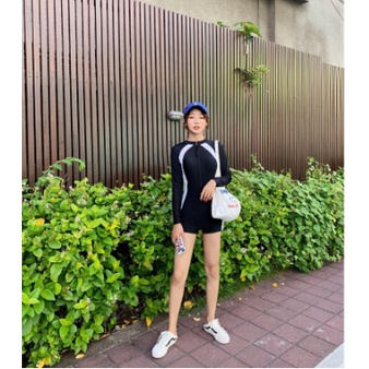 Bikini liền mảnh bodysuit có tay khoá kéo màu đen chạy sọc trắng form short kín đáo VATIXA BKN18-TAY DÀI