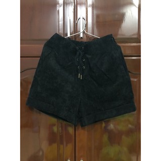 Quần short nhung