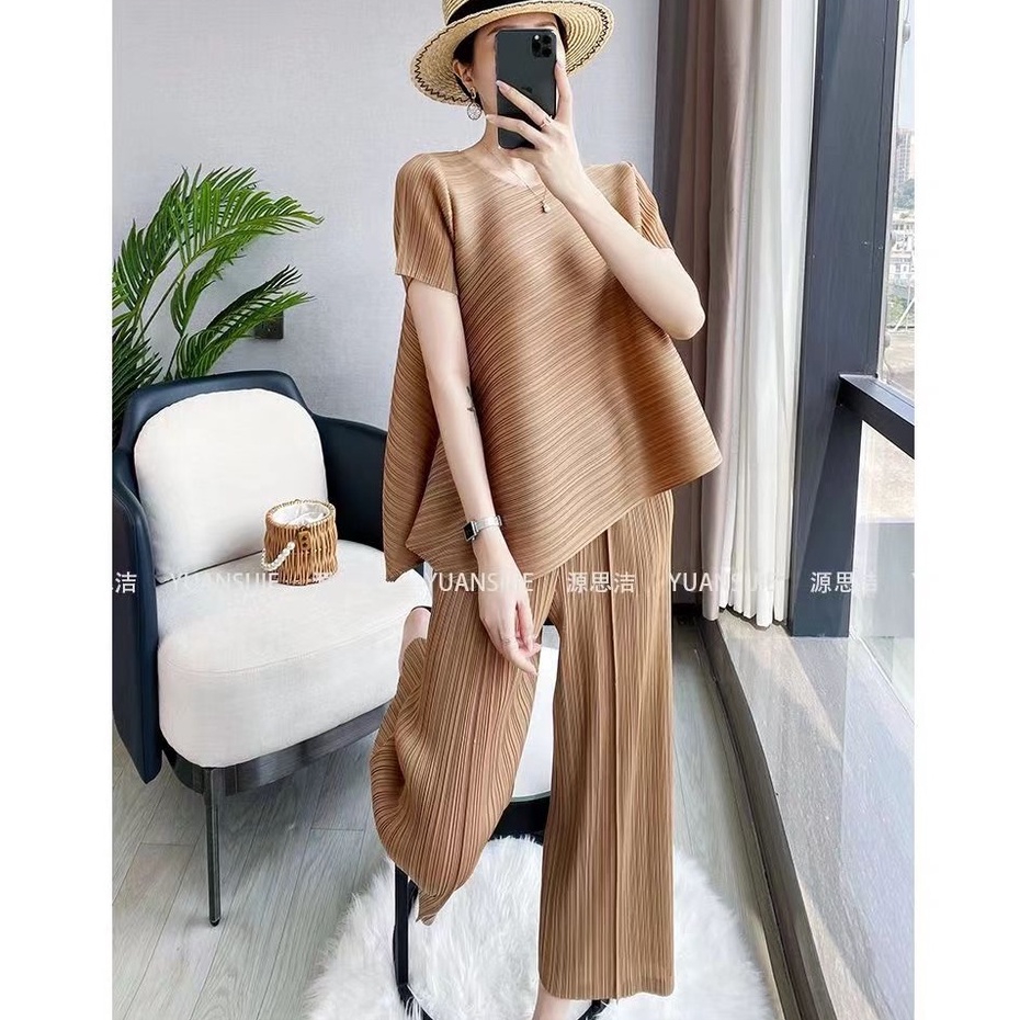 Set Áo Thun Ngắn Tay Màu Trơn Và Quần Lửng Ống Rộng Thời Trang Dành Cho Nữ