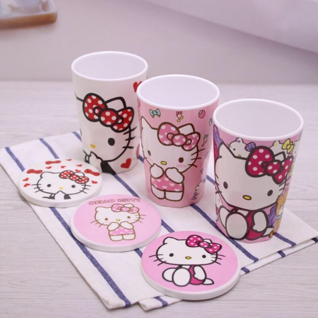 LY CÓ NẮP DORAEMON & HELLO KITTY