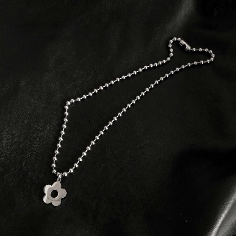 Dây chuyền hoa vui nhộn ngọt ngào dành cho nữ