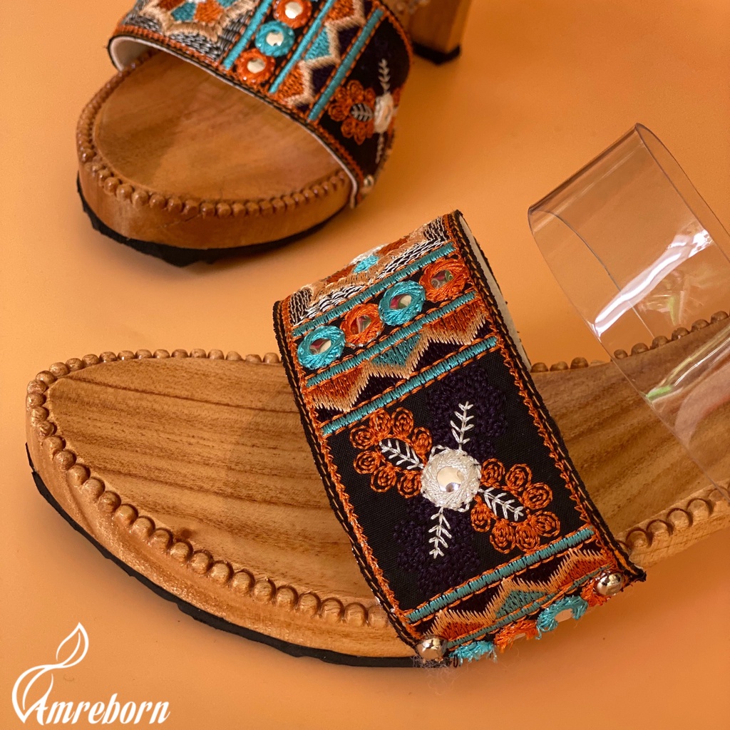 Guốc mộc thổ cẩm H'Mông đính kết thủ công siêu đẹp, guốc mộc cao gót 7cm