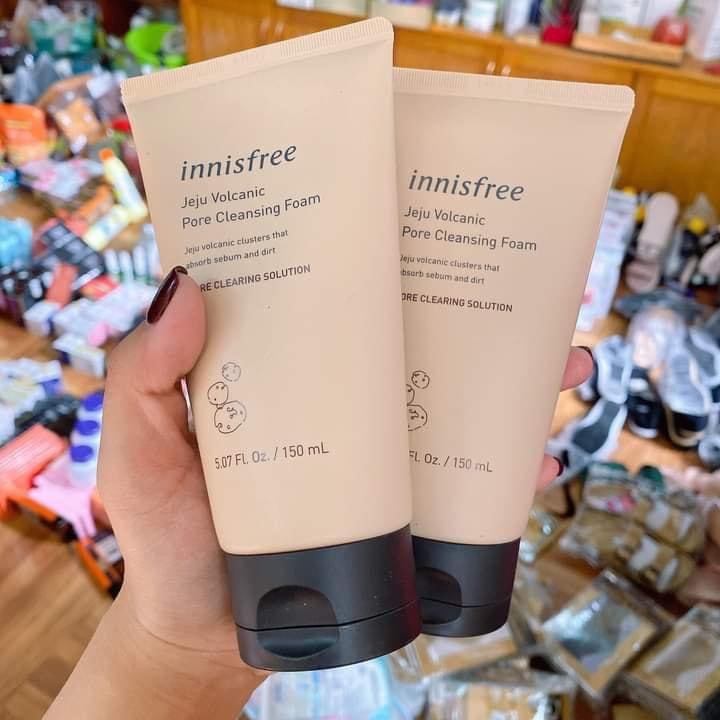 Sữa rửa mặt se khít lỗ chân lông Innisfree Volcanic Pore Cleansing Foam Ex 150ml