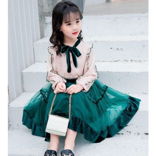 Đầm cổ tàu ren cao cấp tùng von hàngcao cấp rất đẹp ,cho bé gái lớn