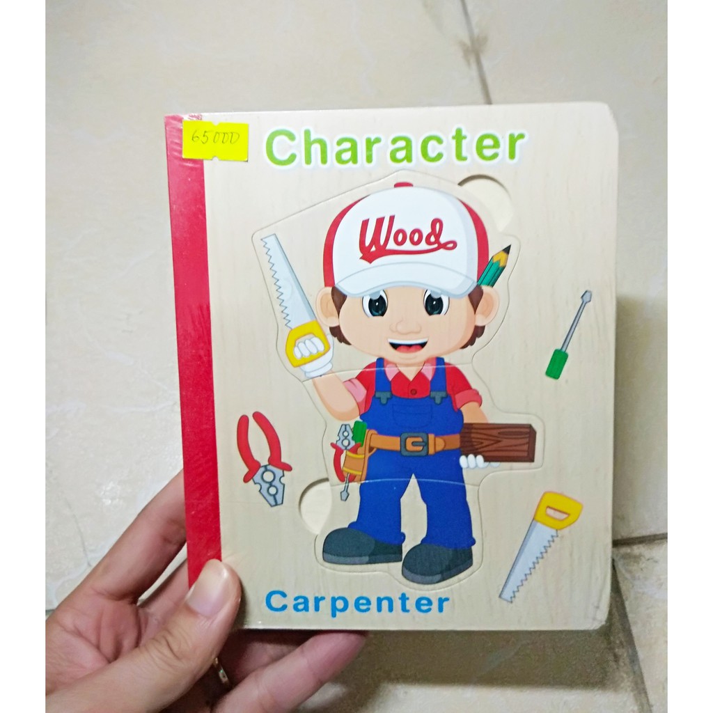 Bảng núm gỗ giúp bé nhận biết các màu sắc, các hình và chữ cái.