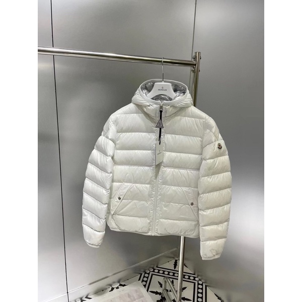 Áo khoác phao nữ màu ánh bạc thương hiệu Moncler cao cấp