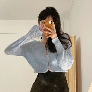 Áo croptop len mỏng cài cúc