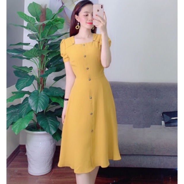 Đầm xoè cổ vuông