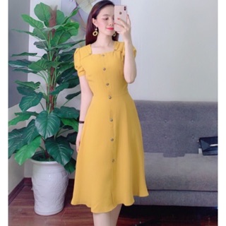 Đầm xoè cổ vuông