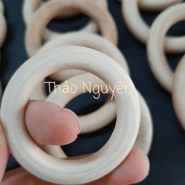 2 Vòng tròn gỗ . màu mộc size 5cm  ,6cm và 7cm