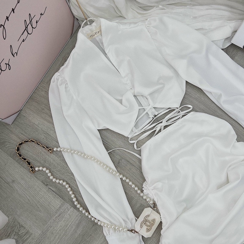 SET L CROP TRẮNG CỘT DÂY EO + CHÂN VÁY RÚT