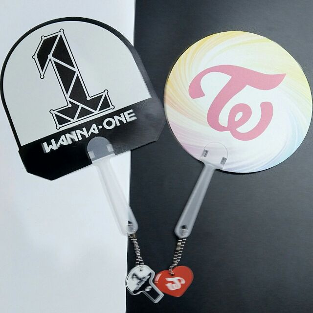 Quạt lightstick có móc khóa BTS, Wanna one, EXO, Seventeen, Twice, GOT7